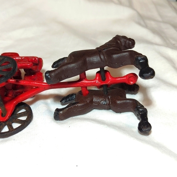 Vintage Cast Iron Horse Drawn Fire Truck Engine Wagon Toy w Fireman and Ladders - Picture 14 of 14
